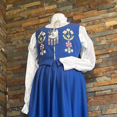 Brodert og montert Svalbardbunad Dame